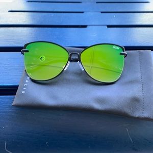 Cute quay sunglasses with green mirror lenses!